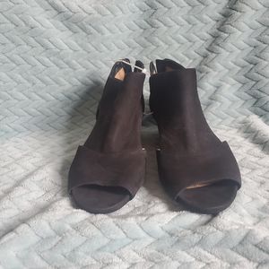 Naturalizer low wedge sandal